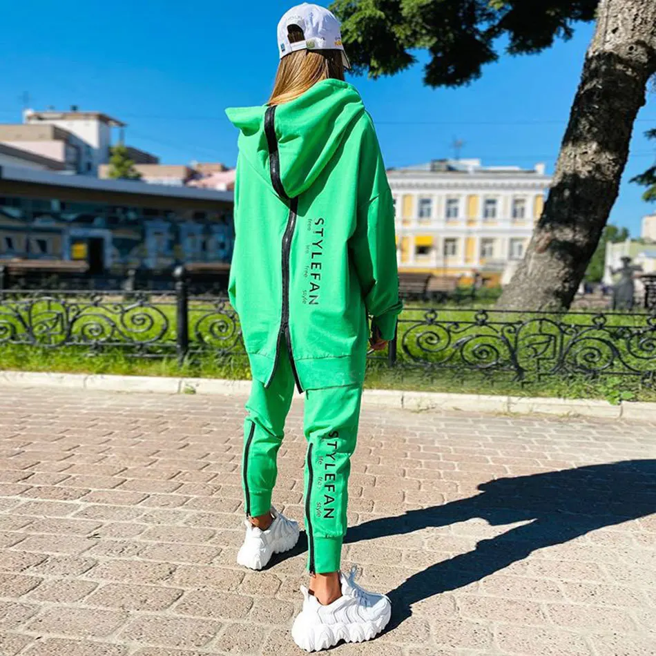 Women'S Fashion Trends Autumn 2025 - Setelan Sweater dan Celana Panjang Wanita